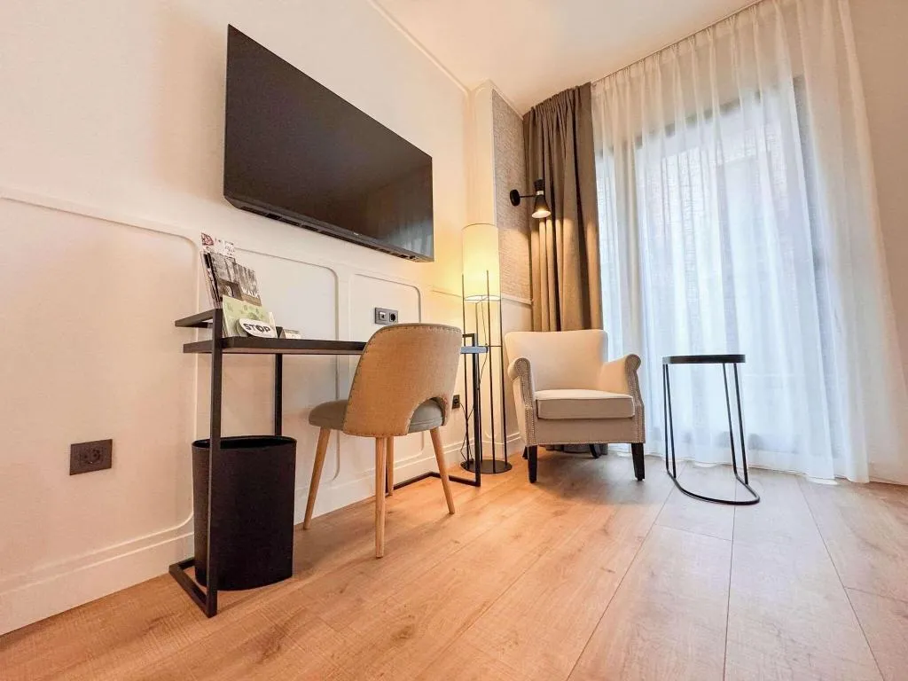 JUNIOR SUITE QUEEN SIZE BED Room, Barcelona Catedral, Barcelona