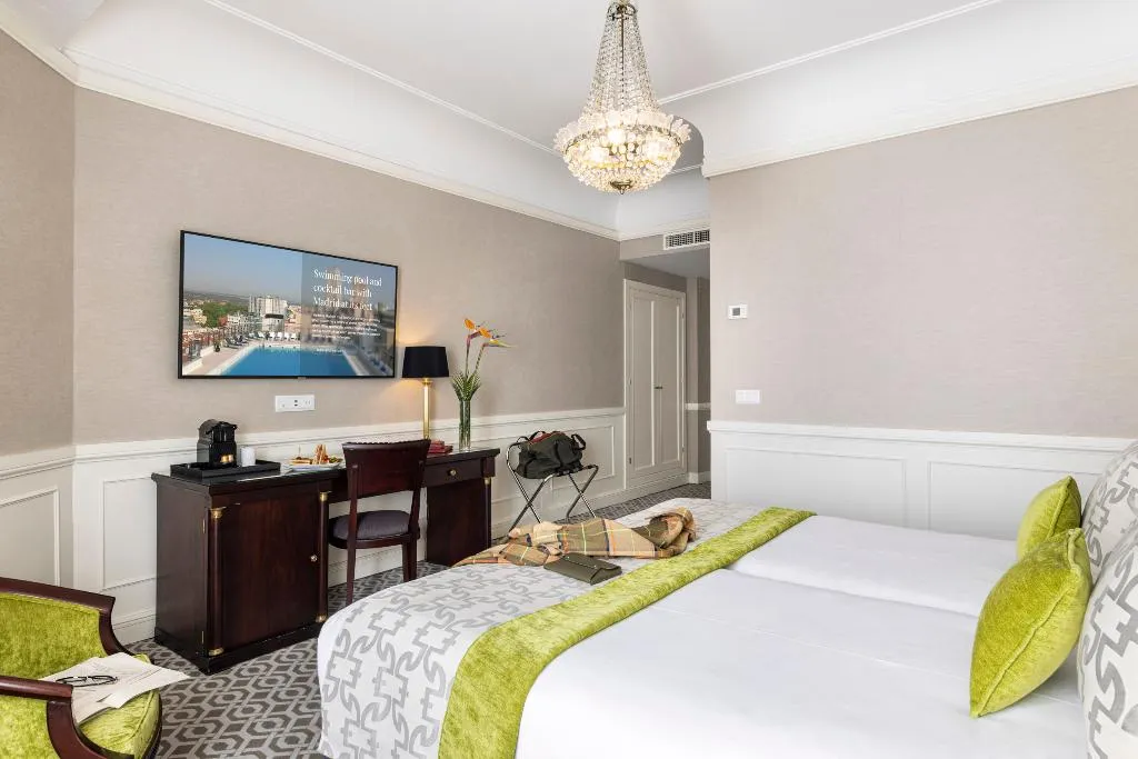 DOUBLE SINGLE USE CLUB PREMIUM Room, Emperador, Madrid