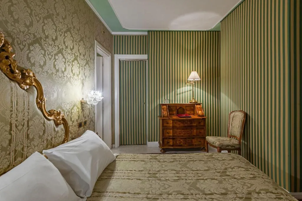 Room, Hotel Al Ponte Antico, Venice