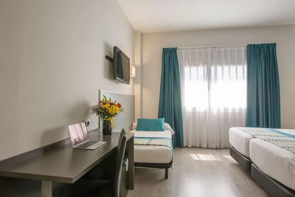 TRIPLE STANDARD Room, Hotel Venture Sant Cugat, Barcelona
