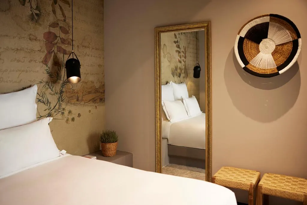 SUITE QUEEN SIZE BED Room, Anise Aluma Athens, Tapestry Collection by Hilton, Athens