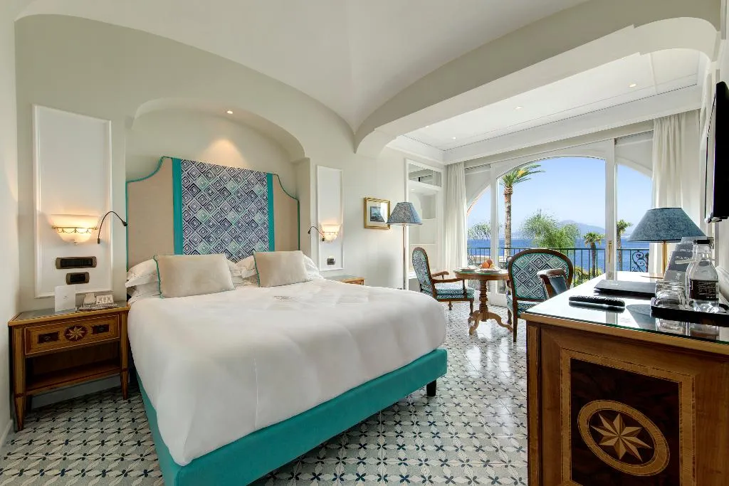 Double or Twin PREMIER SEA VIEW Room, Grand Hotel Royal, Naples