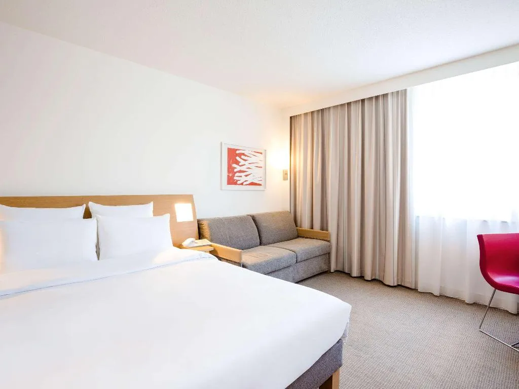 DOUBLE CLASSIC QUEEN BED Room, Novotel Barcelona Cornella, Barcelona