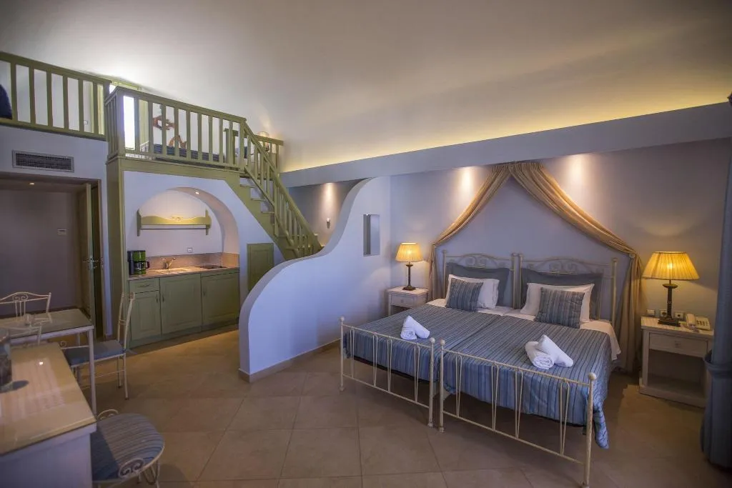 Double or Twin DELUXE Room, Anassa, Santorini