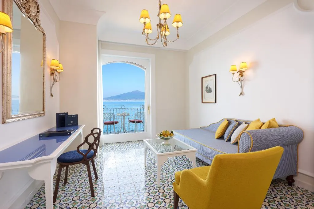 JUNIOR SUITE DELUXE SEA VIEW WITH BALCONY Room, Grand Hotel Ambasciatori, Naples