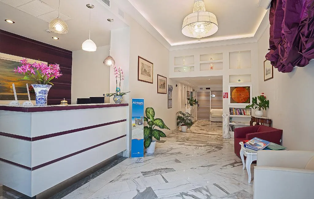 Lobby, Club Sorrento, Naples