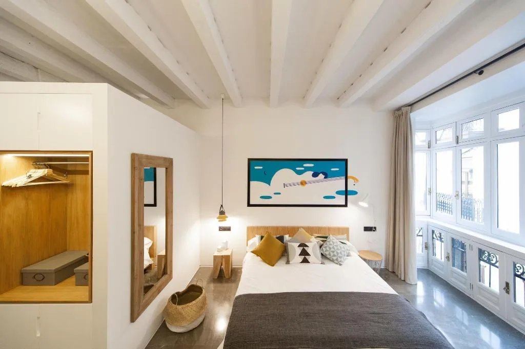 Room, Welldone Cathedral, Seville