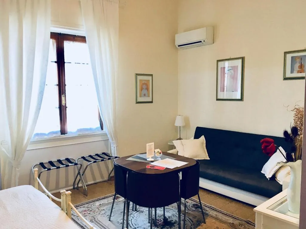 Room, 1900 Artevita, Florence