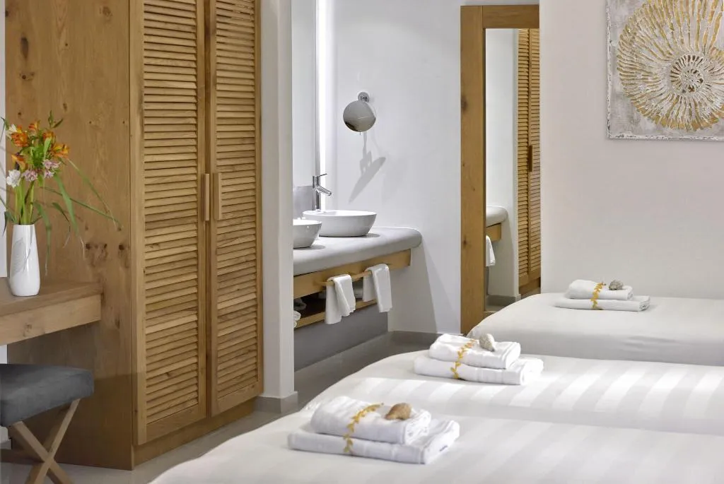 TRIPLE SUPERIOR Room, Petinos Hotel, Mykonos