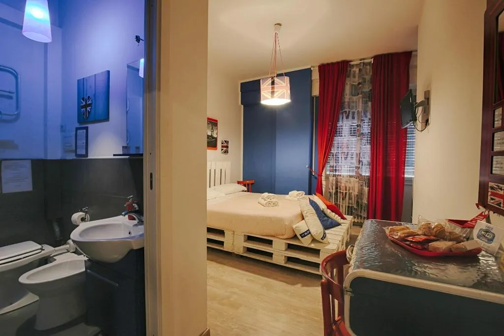 Room, Jet Lag, Naples