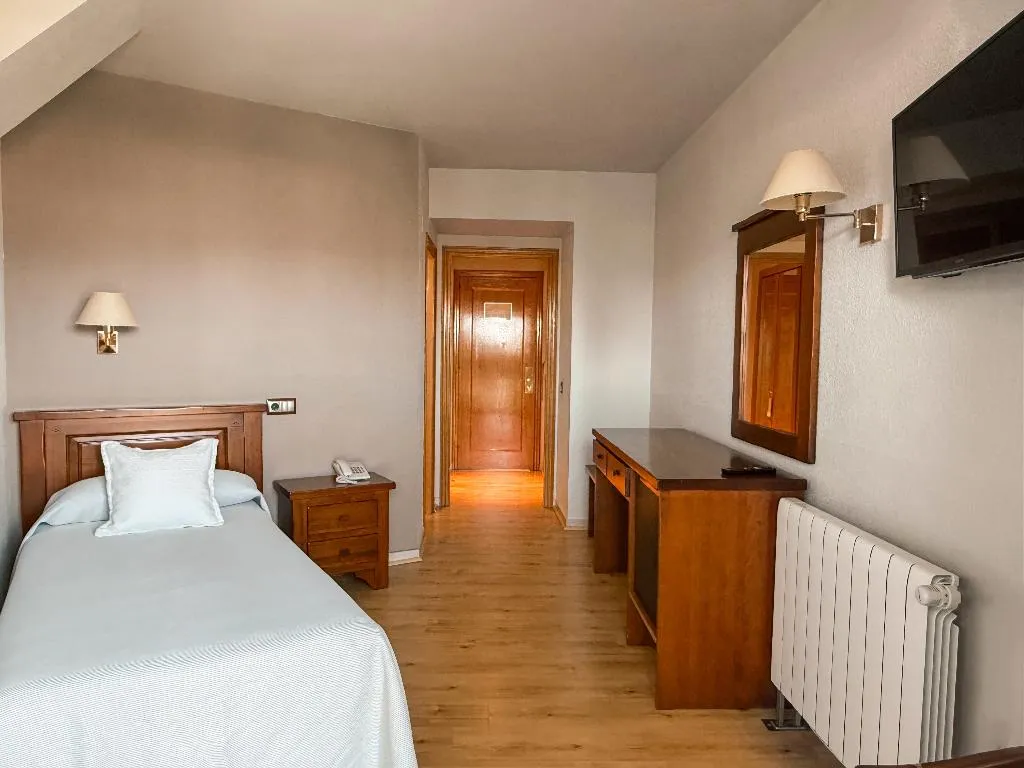 SINGLE STANDARD Room, Puigcerda Park Hotel, Barcelona