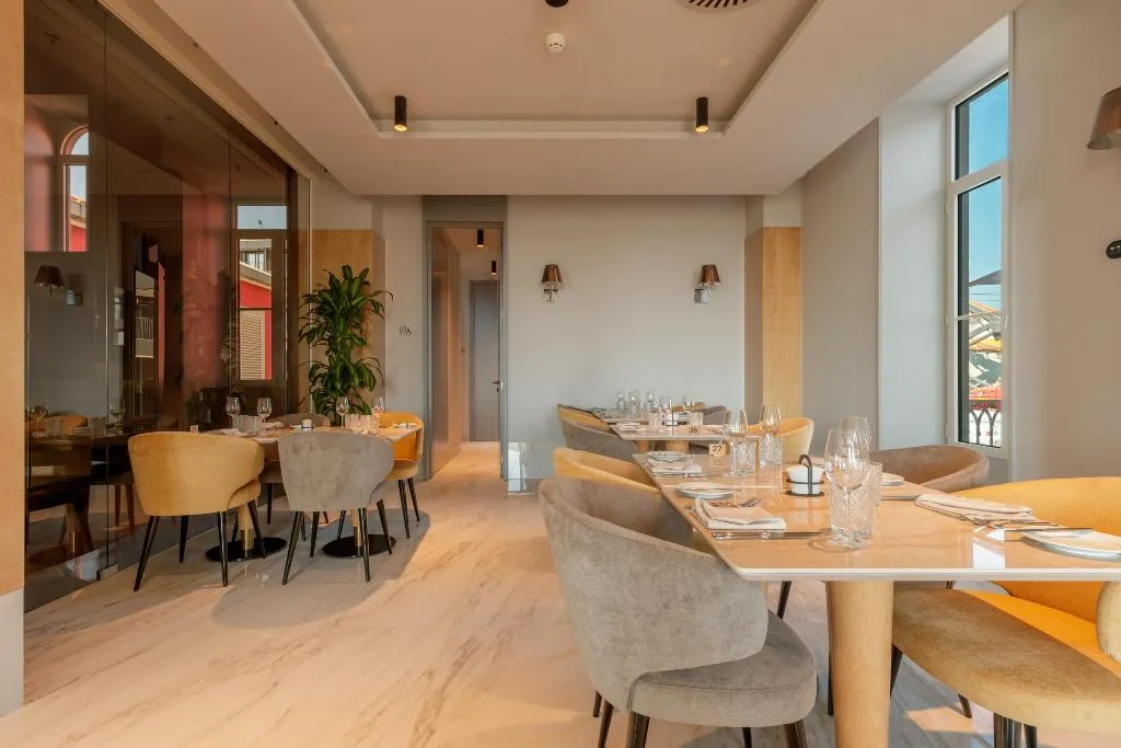 Restaurant, Melia São João Da Madeira, Porto