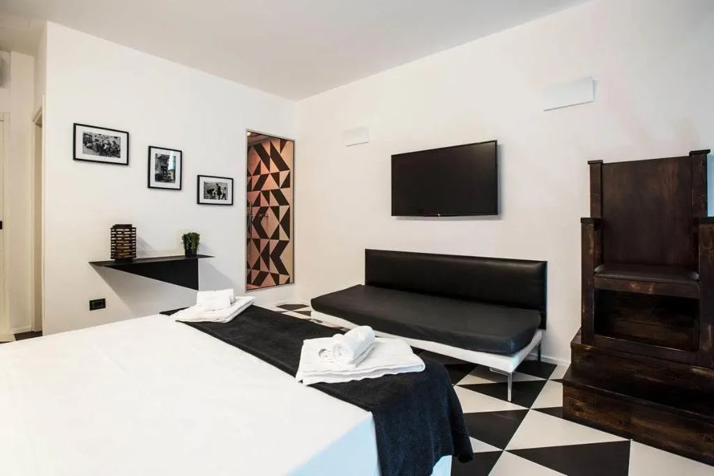 Room, The Boutique Napoli Suite, Naples