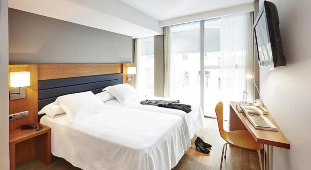 TRIPLE STANDARD Room, Barcelona Century Hotel, Barcelona