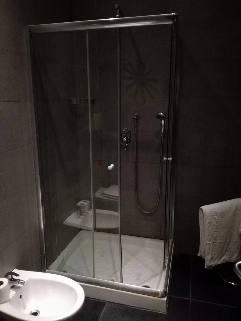 Room, Guiren, Naples