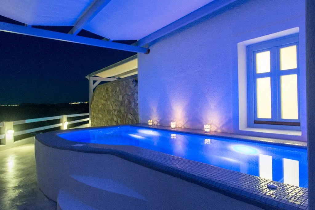 FAMILY ROOM DELUXE WITH PRIVATE POOL Room, Earino Suites and Villas, Santorini