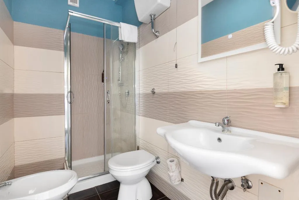 Double or Twin SIDE SEA VIEW WITH BALCONY Room, Hotel La Pergola, Naples