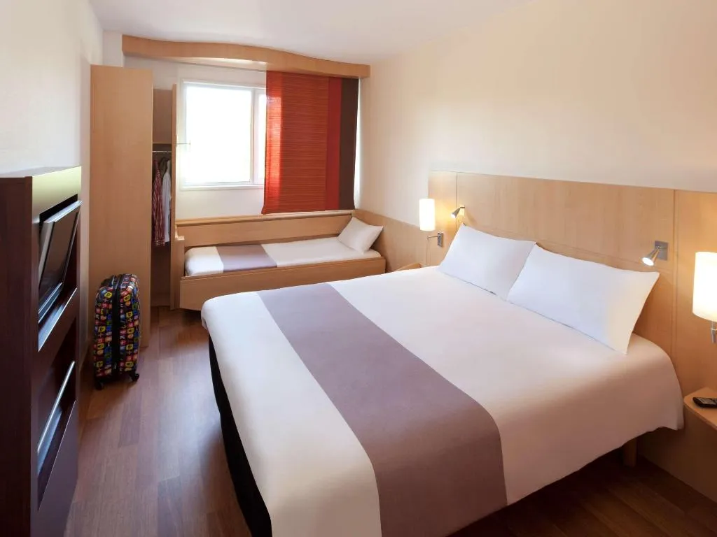 DOUBLE SUPERIOR WITH DOUBLE BED Room, ibis Barcelona Aeropuerto Viladecans, Barcelona