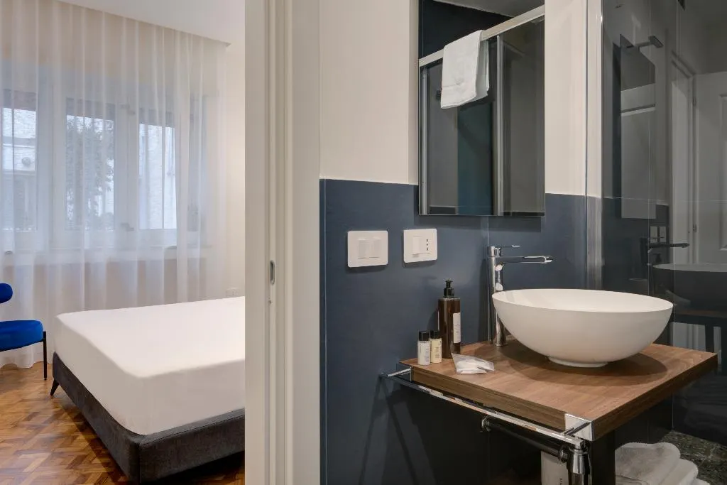 DOUBLE DELUXE Room, Well Suites - Piazza dei Martiri, Naples