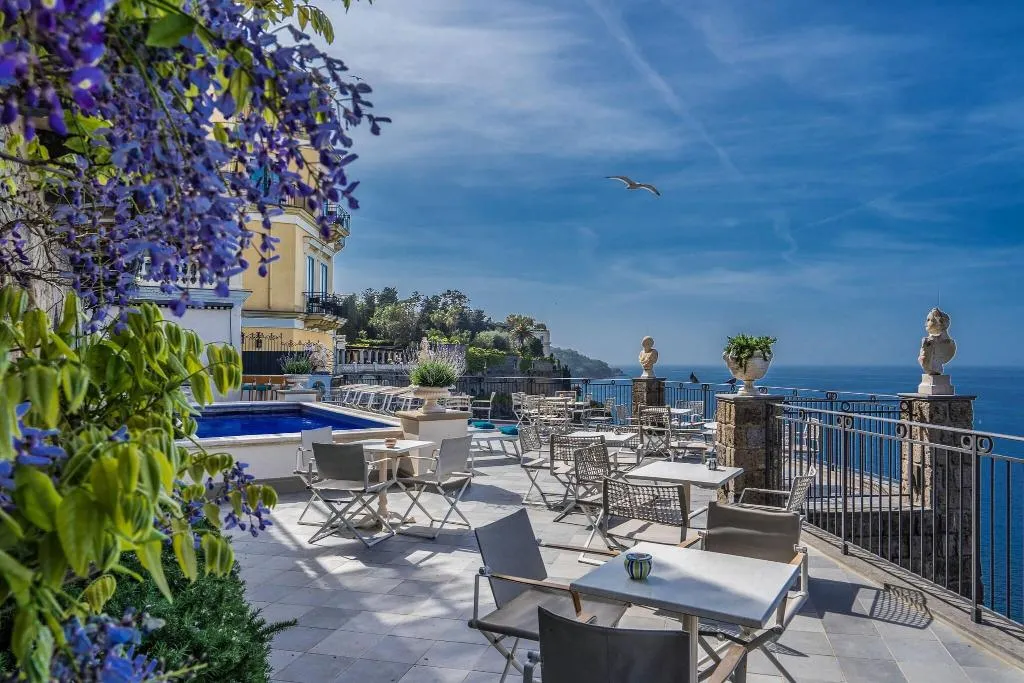 Pool, Bellevue Syrene, Naples