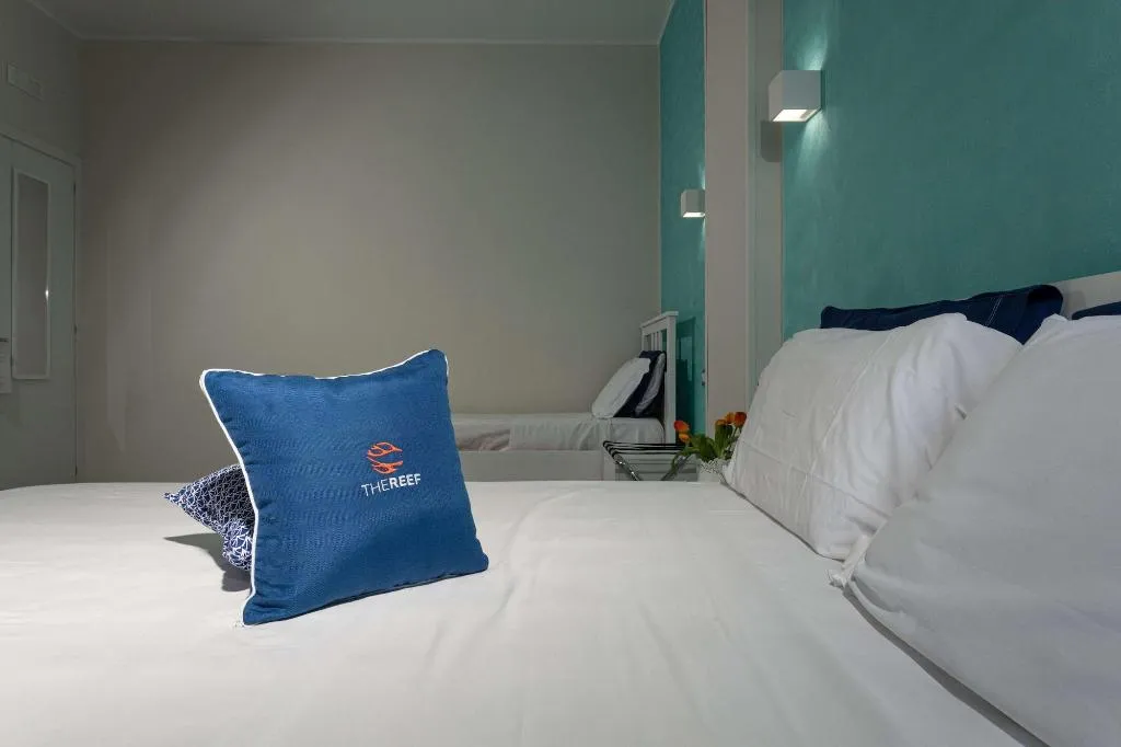 Room, The Reef, Naples