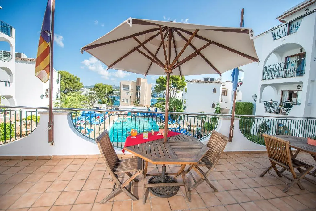 Bar, Flip Flop Surfing Playa Apartments, Majorca