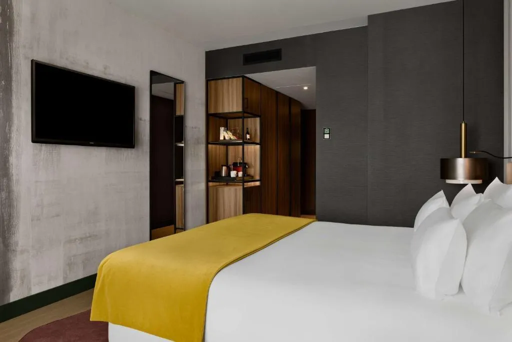 DOUBLE PREMIUM Room, NH Collection Amsterdam Flower Market, Amsterdam