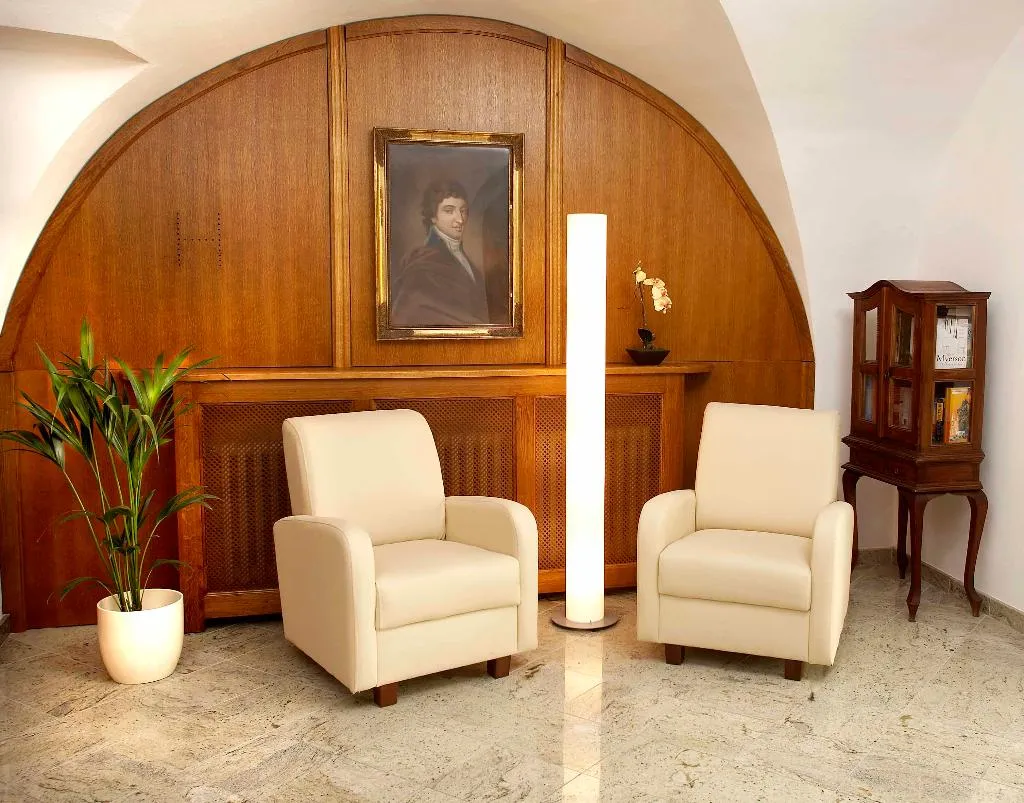 Lobby, Metamorphis, Prague