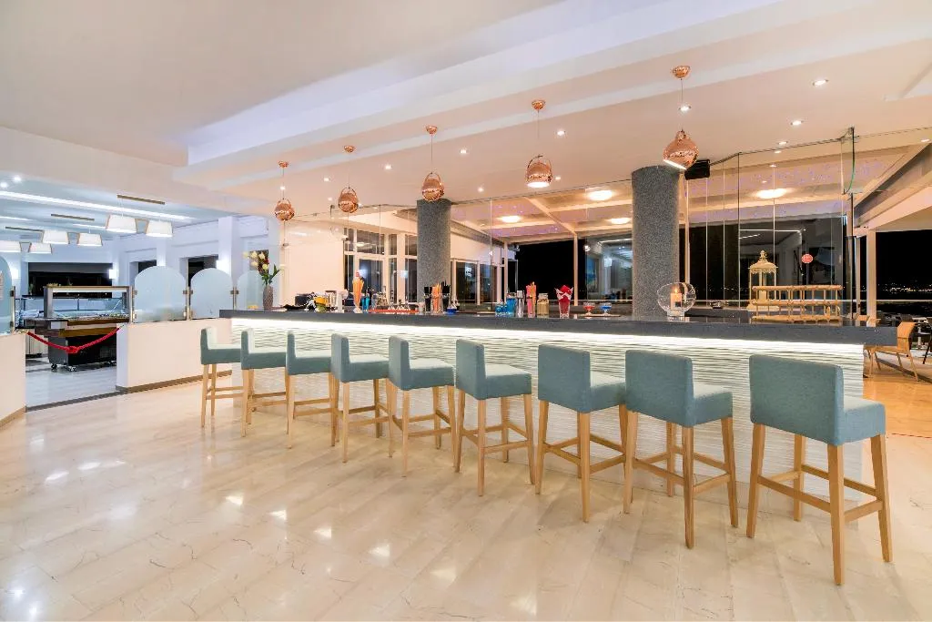 Bar, Horizon Beach Hotel, Crete