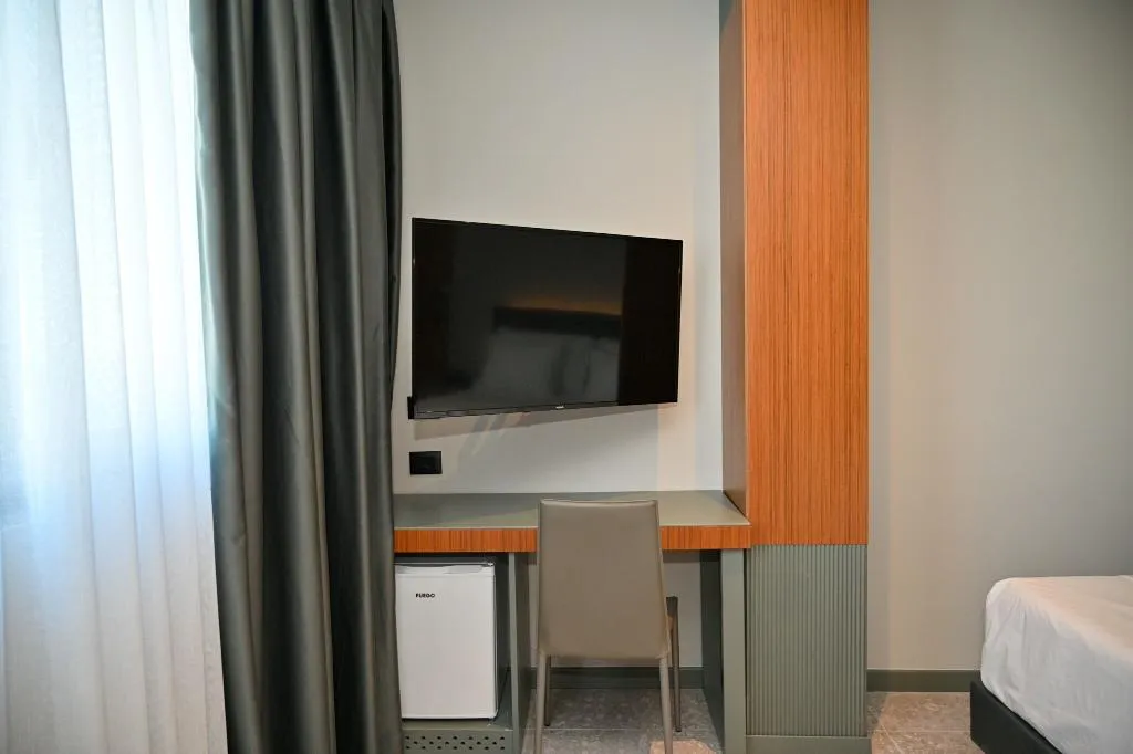 Room TWO KING BEDS Room, Adria Palace Hotel, Durres