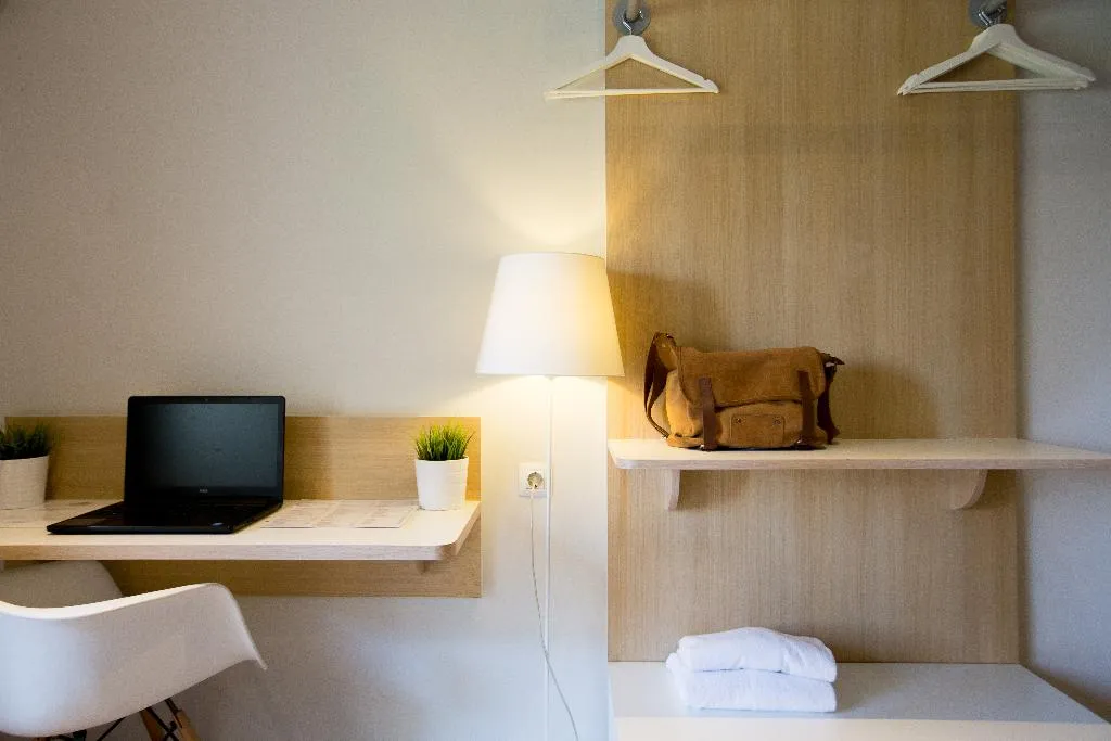 TRIPLE WITH BALCONY Room, Rooms Ciencias, Valencia