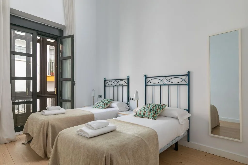 APARTMENT THREE BEDROOMS Room, Holiday Rentals Tempa Museo, Seville