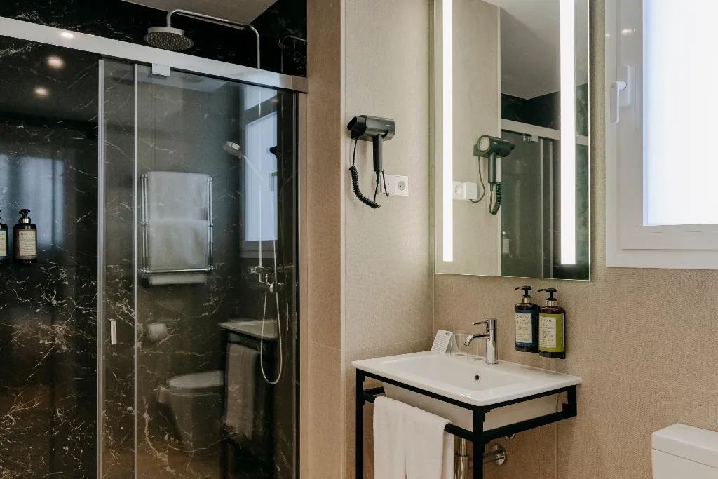 Double or Twin STANDARD Room, Hotel PAX Atocha, Madrid