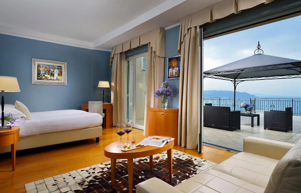 SUITE SIDE SEA VIEW Room, Raito, Naples