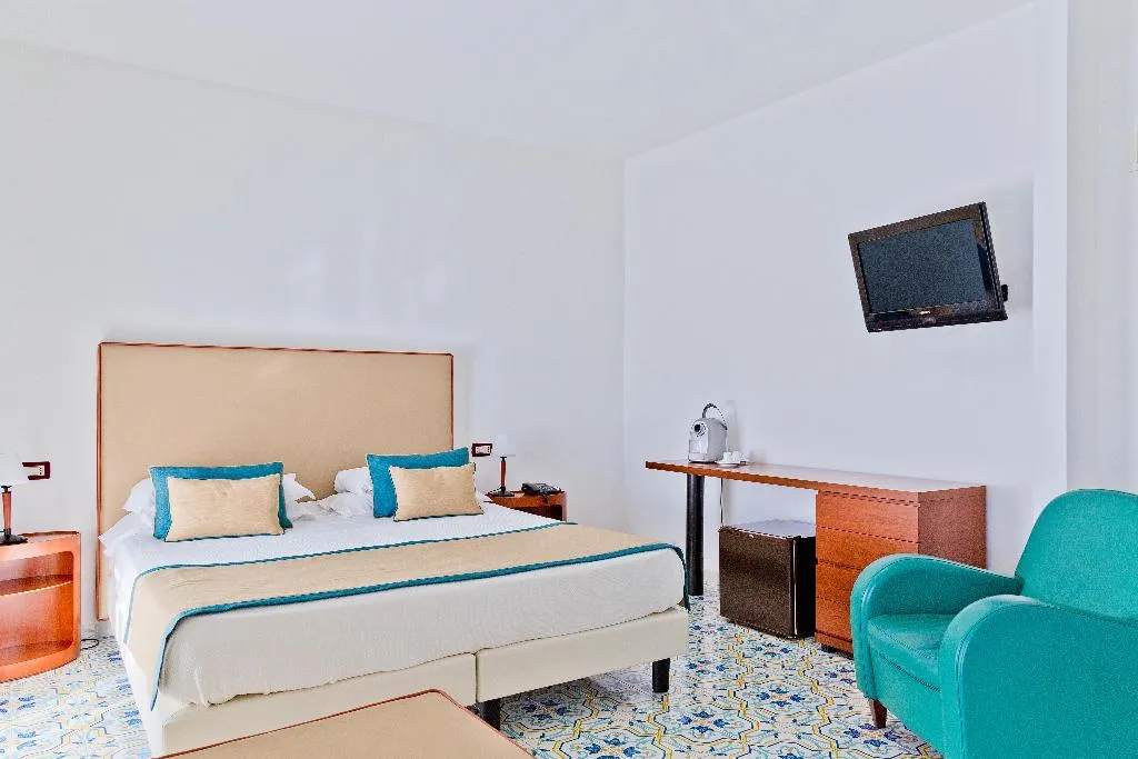 JUNIOR SUITE SUPERIOR Room, Mediterranea Hotel and Convention Center, Naples