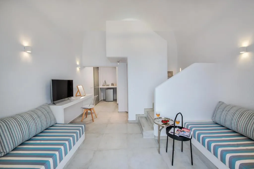 JUNIOR SUITE DELUXE SEA VIEW Room, Seven Suites, Santorini