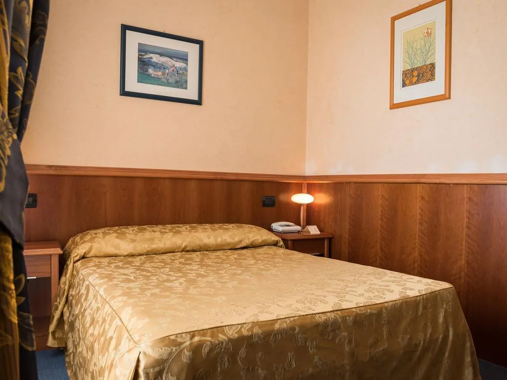 DOUBLE BASIC Room, Bluebay Colle Della Trinità Perugia, Perugia