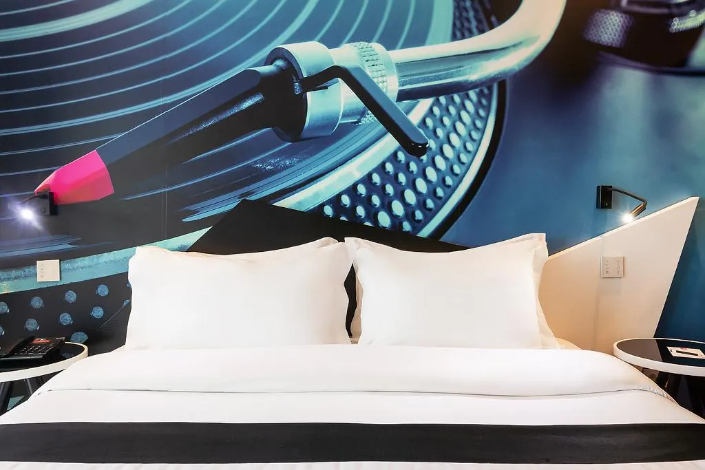 DOUBLE QUEEN SIZE BED Room, HF Fenix Music, Lisbon