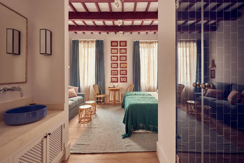 DOUBLE DELUXE ONE BEDROOM Room, Cristine Bedfor, Menorca