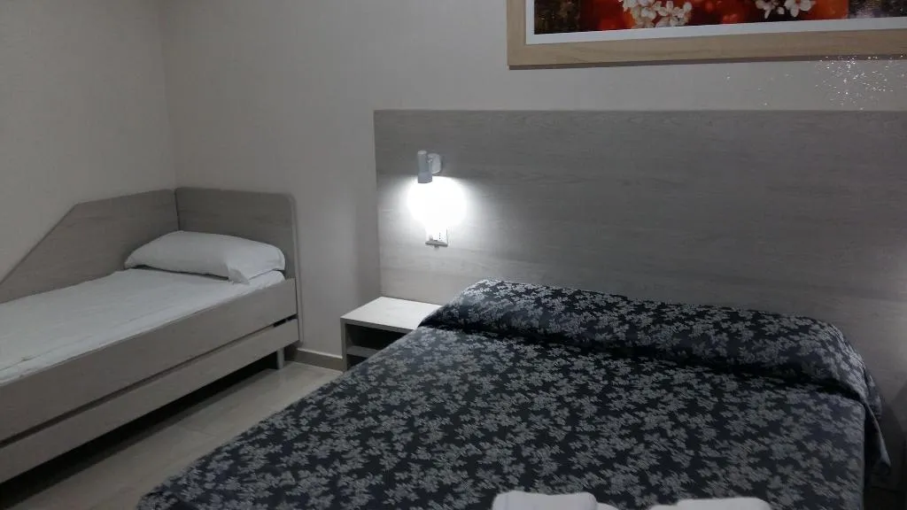 Room, Angelica, Naples
