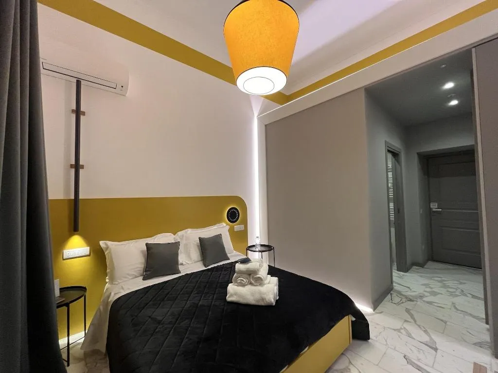 Room, Rettifilo 311, Naples