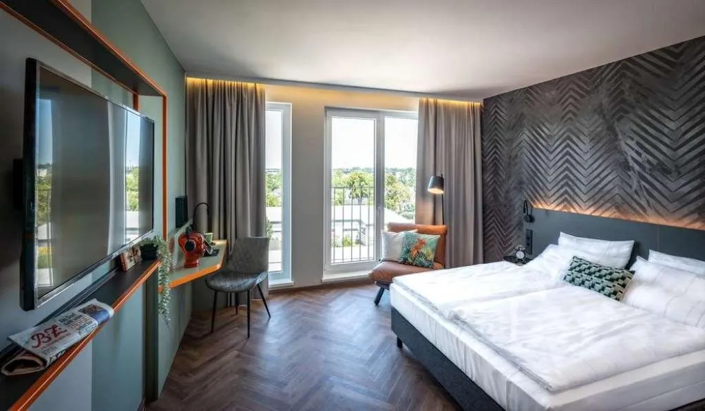 Room, LOGINN Hotel Berlin Airport, Berlin