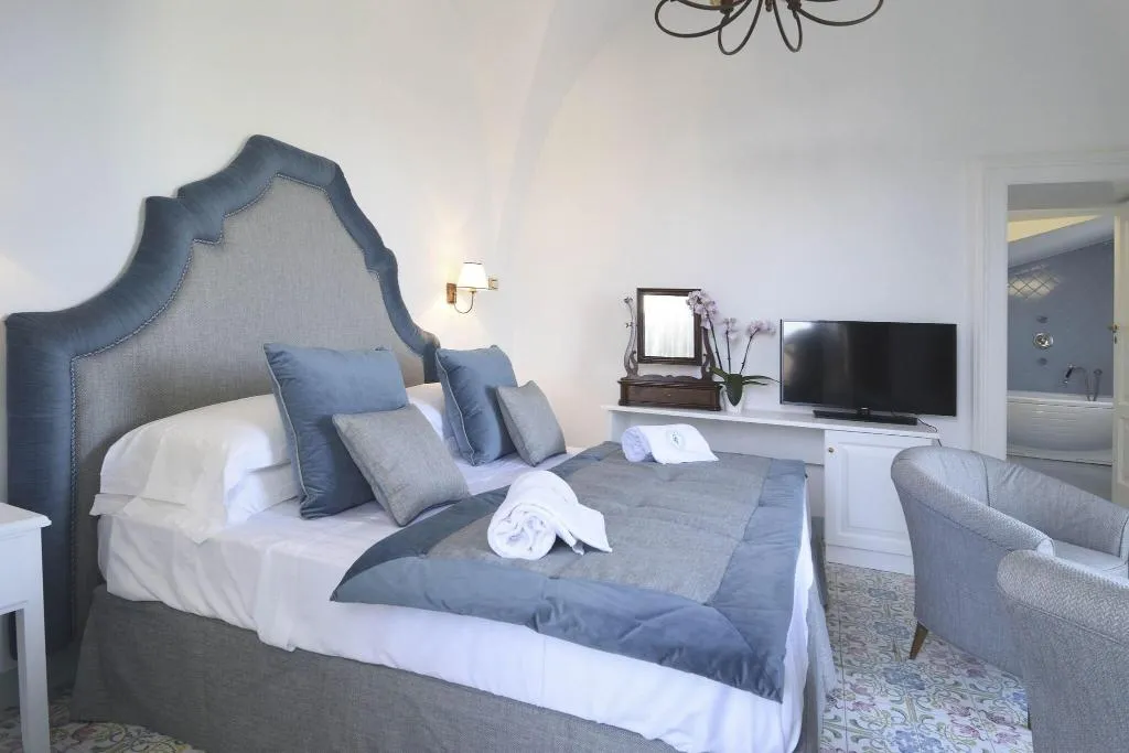 DOUBLE KING SIZE BED Room, Hotel Palazzo Confalone, Naples