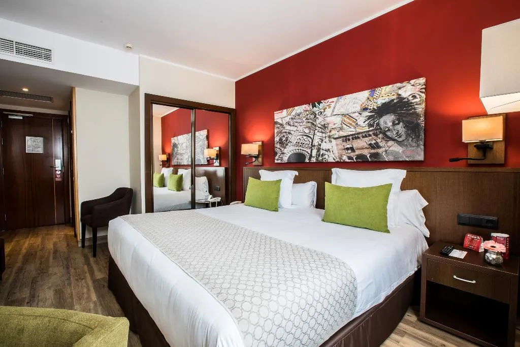 Double or Twin COMFORT Room, Leonardo Hotel Barcelona Gran Via, Barcelona