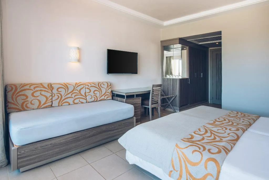 FAMILY ROOM GARDEN VIEW Room, Iberostar Waves Mehari Djerba, Tunisia
