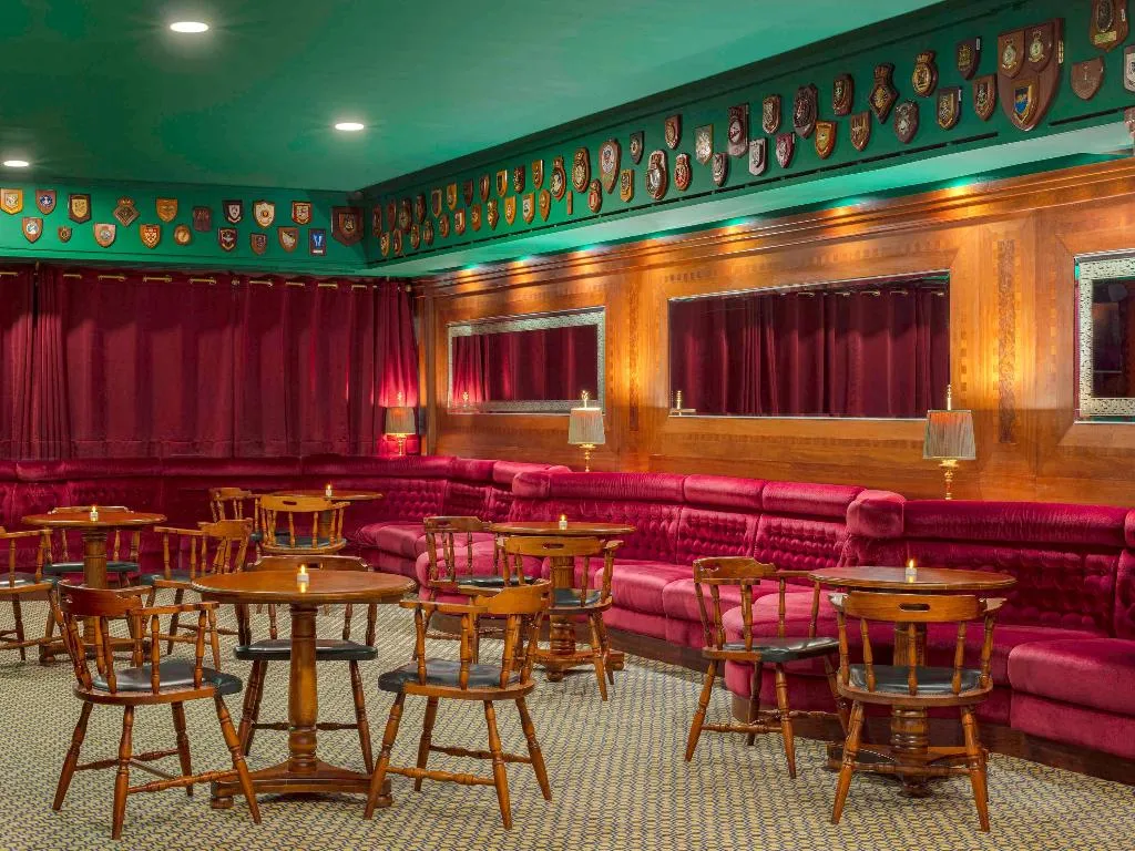 Bar, Queen Elizabeth 2, Dubai