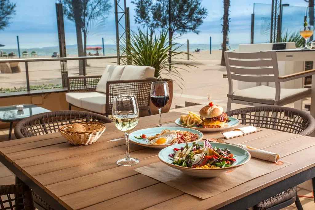 Bar, Hotel Monterrey Roses by Pierre & Vacances, Costa Brava