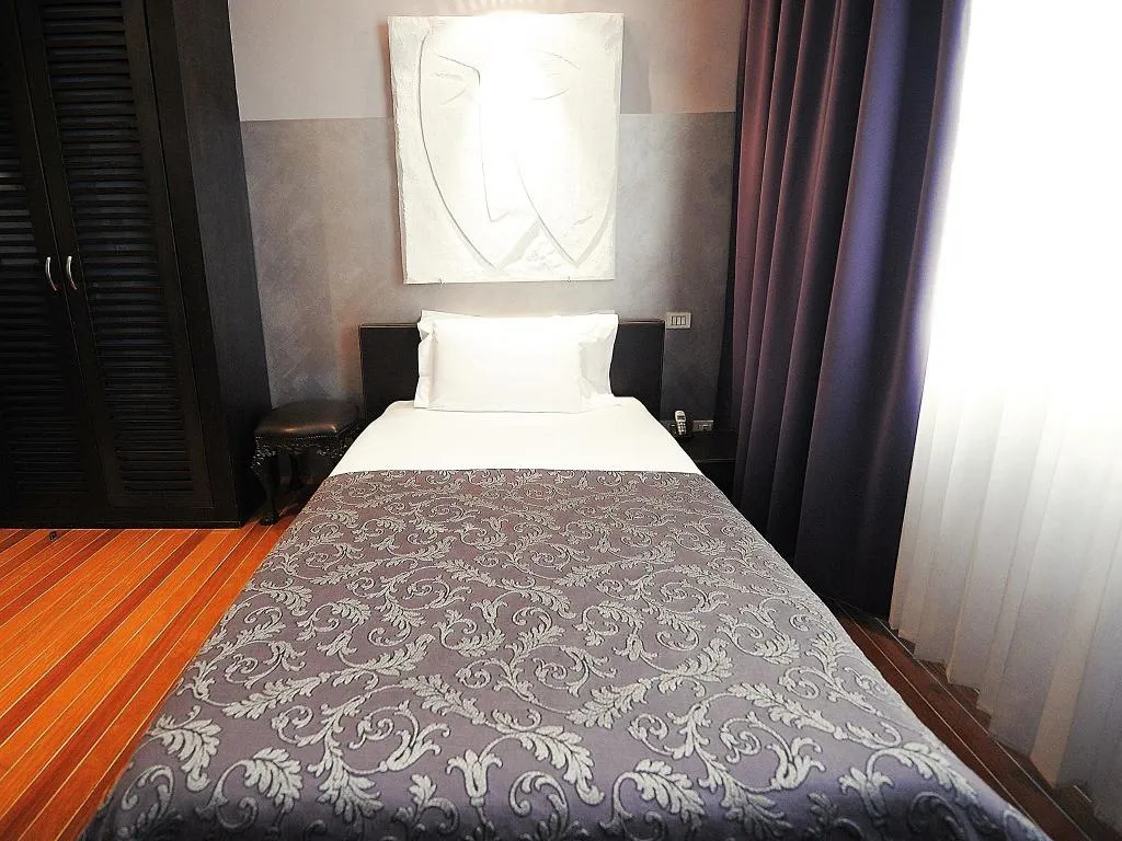 SINGLE SUPERIOR Room, Borghese Palace Art Hotel, Florence