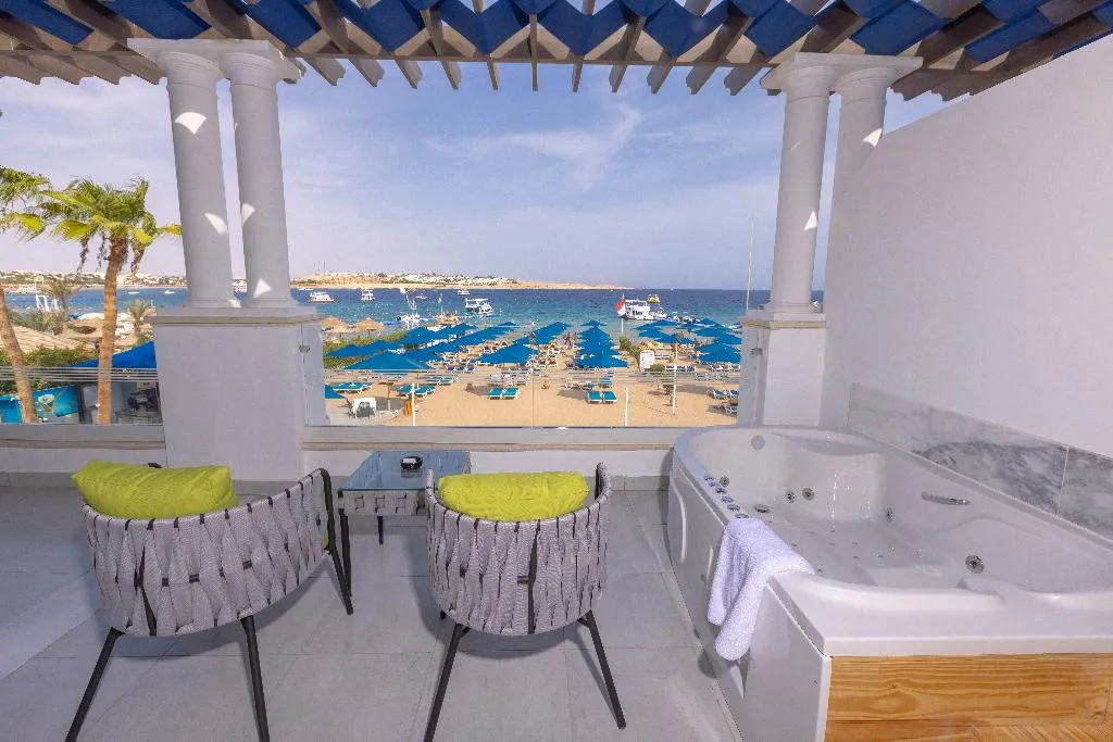 JUNIOR SUITE BEACH FRONT Room, Naama Bay Suites & Spa, Red Sea Riviera