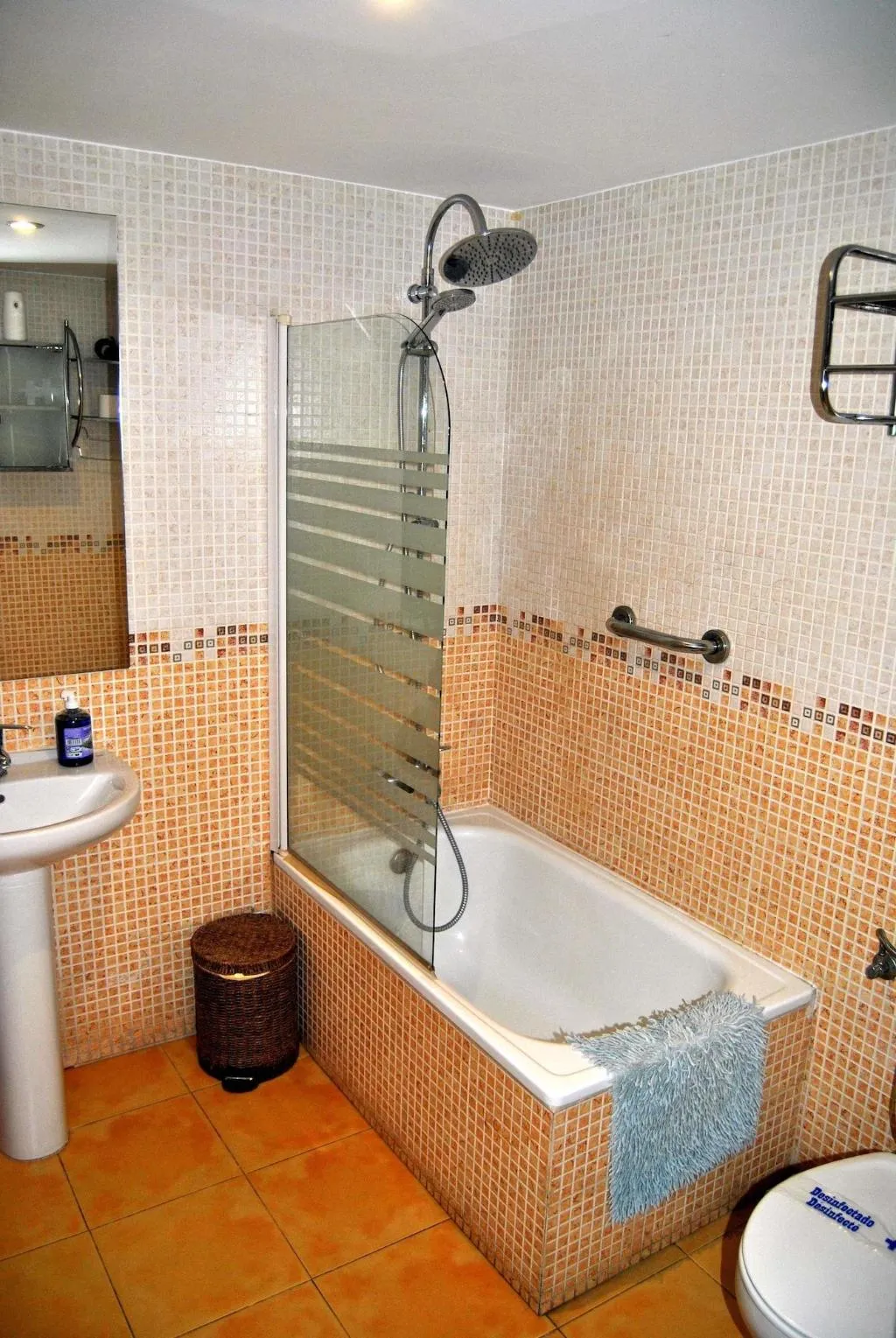 Room, Apartahotel Collarubio, Madrid